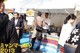 ミャンマー祭りの様子