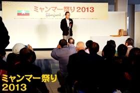 ミャンマー祭りの様子